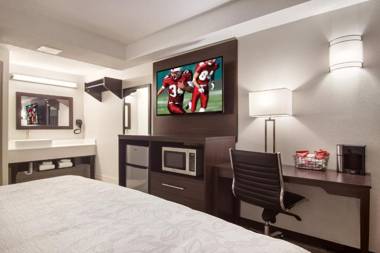 Red Roof Inn PLUS & Suites Erie