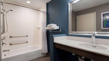 Best Western Plus Erie Inn & Suites