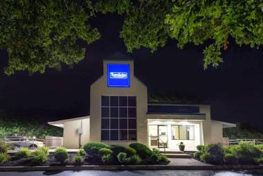 Travelodge by Wyndham Essington / Philadelphia Airport