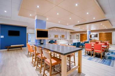 Holiday Inn Express & Suites Ft. Washington - Philadelphia an IHG Hotel