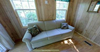 Round Top Premiere Cottage 6