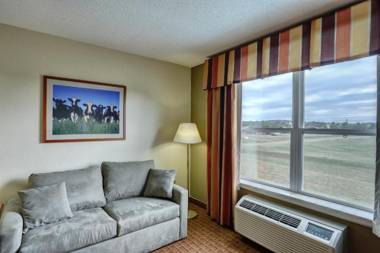 Lancaster Inn & Suites