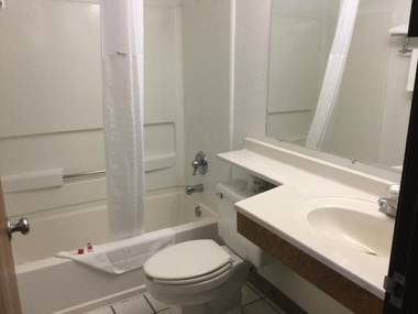 Super 8 by Wyndham New Stanton