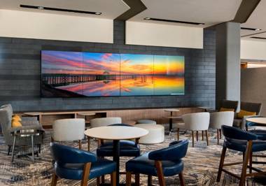 Courtyard by Marriott Philadelphia South at The Navy Yard