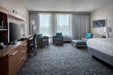 Courtyard by Marriott Philadelphia South at The Navy Yard