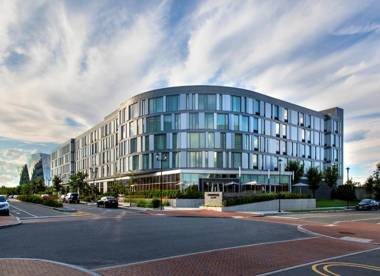 Courtyard by Marriott Philadelphia South at The Navy Yard