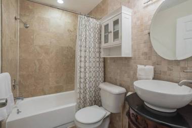 Beautiful 2 bedroom-Graduate Hospital-Back Patio