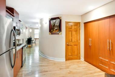 Stylish 1BD Loft in Center City