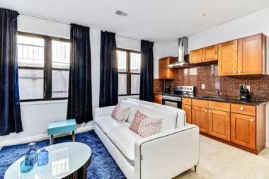 Lovely 2bd Apt steps from the Convention Center