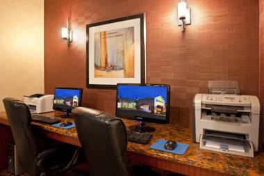Holiday Inn Express Hotel & Suites Pittsburgh Airport an IHG Hotel