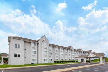 Microtel Inn & Suites by Wyndham Pittsburgh Airport