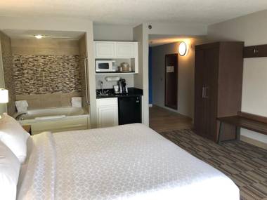 Holiday Inn Express and Suites - Quakertown an IHG Hotel