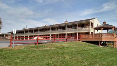 Harvest Drive Family Inn - Renovated Rooms