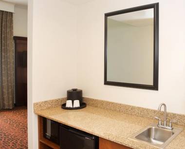 Hampton Inn & Suites Pittsburgh-Meadow Lands