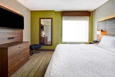 Holiday Inn Express Newport North - Middletown an IHG Hotel