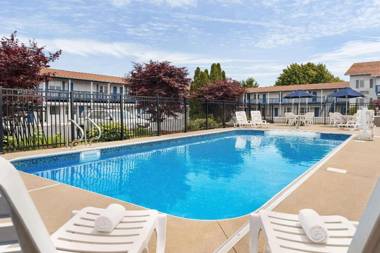 Days Inn by Wyndham Middletown/Newport Area