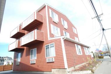 Rhea's Inn by the Sea