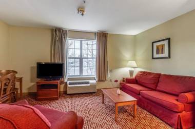 HomeTowne Studios & Suites by Red Roof Columbia