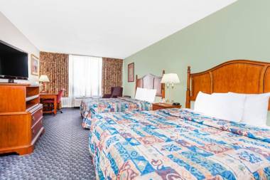 Days Inn & Suites by Wyndham SE Columbia Ft Jackson