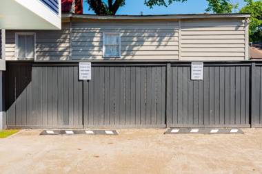 NEW Villa Azure - Gorgeous 3BD Home in Downtown CHS Hosted by CVP