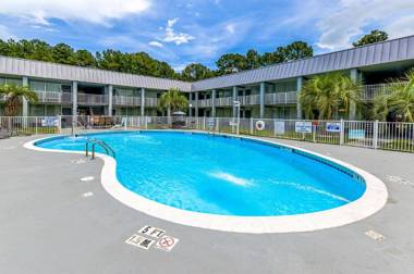 Quality Inn & Suites Hardeeville - Savannah North - Renovated with Hot Breakfast Included