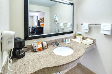 Quality Inn & Suites Hardeeville - Savannah North - Renovated with Hot Breakfast Included