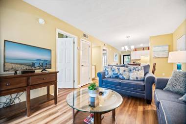 The Spa 1115 2 BR Heated Pool Tennis WiFi Walk to Beach Sleeps 4