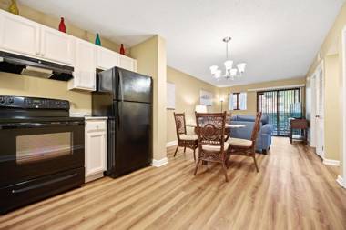 The Spa 1115 2 BR Heated Pool Tennis WiFi Walk to Beach Sleeps 4