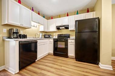 The Spa 1115 2 BR Heated Pool Tennis WiFi Walk to Beach Sleeps 4