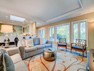 Jessamine 7 3 bedrooms Walk to Beach Sleeps 8