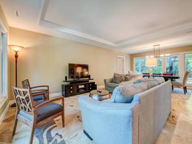 Jessamine 7 3 bedrooms Walk to Beach Sleeps 8