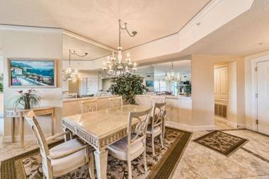 Hampton 6107 2 Bedroom Sleeps 6 Large Pool Oceanfront View