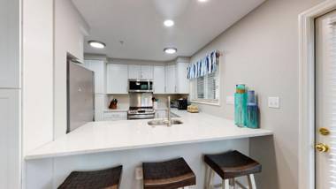 7645 Huntington Villa