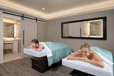 Royale Palms Condominiums