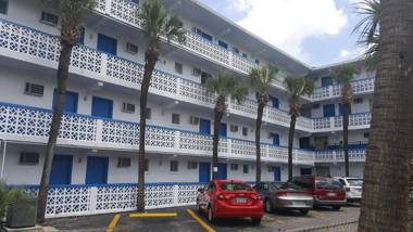 Polynesian Oceanfront Motel