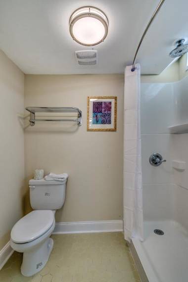 Beachcomber Inn & Suites