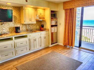 Luxurious Ocean Front Views from this 8th Floor Beach Retreat!