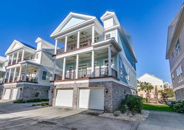 Sands Beach House 308 (5 Bedroom Sleeps 16)