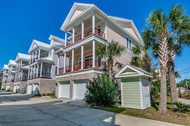 Sands Beach House 300 (5 Bedroom Sleeps 12)