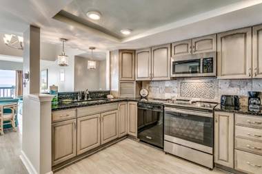 The Savoy Penthouse 601 (3 bedroom plus loft Sleeps 9)