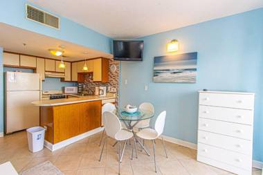 Ocean View Studio with Great Views! Palace Resort 1605