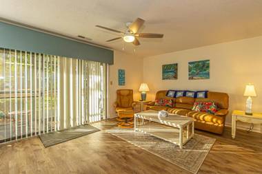 2 Bed 2 Bath Ground Level Golf Colony 33I Only 2 Miles To The Beach