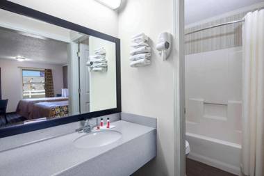 Travelodge by Wyndham Orangeburg