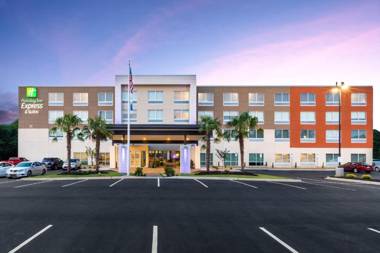 Holiday Inn Express & Suites Greenville S - Piedmont an IHG Hotel