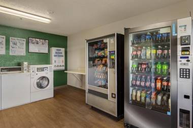 HomeTowne Studios by Red Roof Spartanburg - Asheville Highway