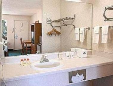 Days Inn by Wyndham Spartanburg Waccamaw