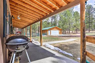 Private Black Hills Home with Corral Horses Welcome
