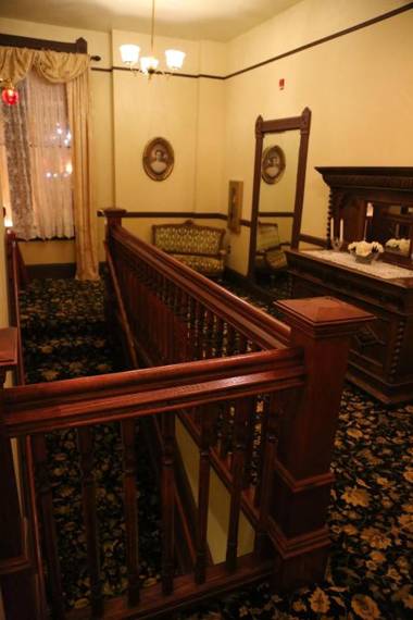 Martin & Mason Hotel