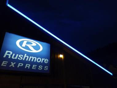 Rushmore Express & Suites