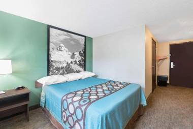 Super 8 by Wyndham Pierre SD